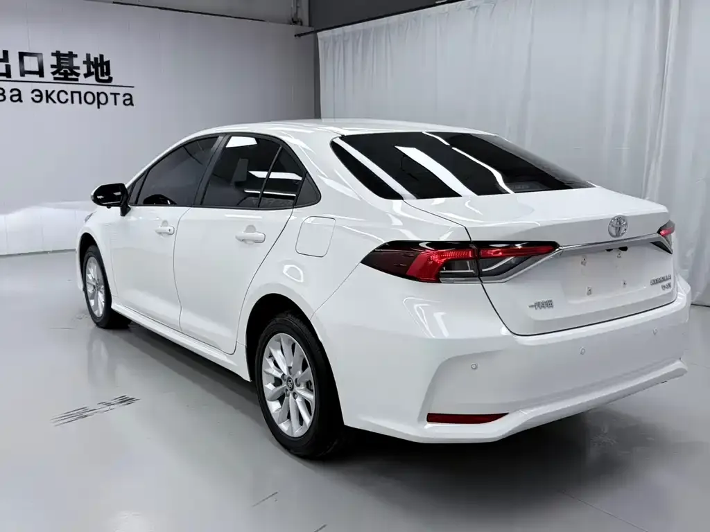 Toyota Corolla — фото 4