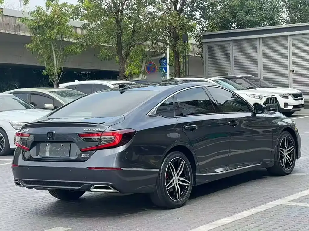 Honda Accord — фото 10