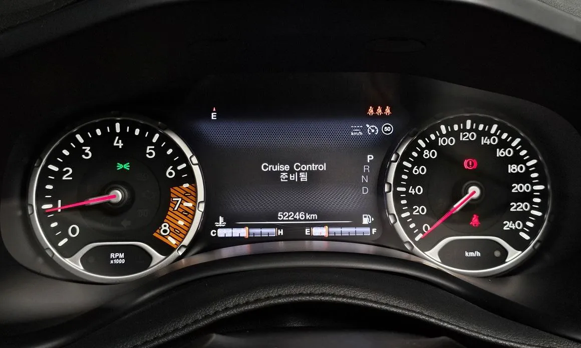 Jeep Renegade — фото 10