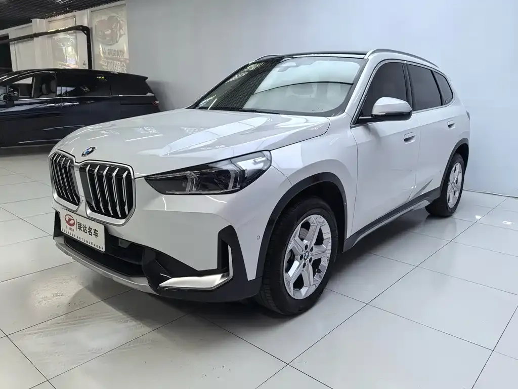 BMW X1 — фото 1