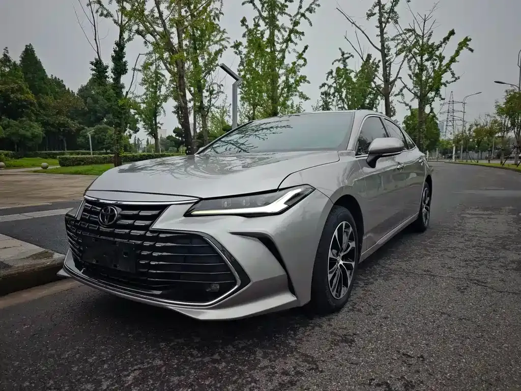 Toyota Avalon — фото 1