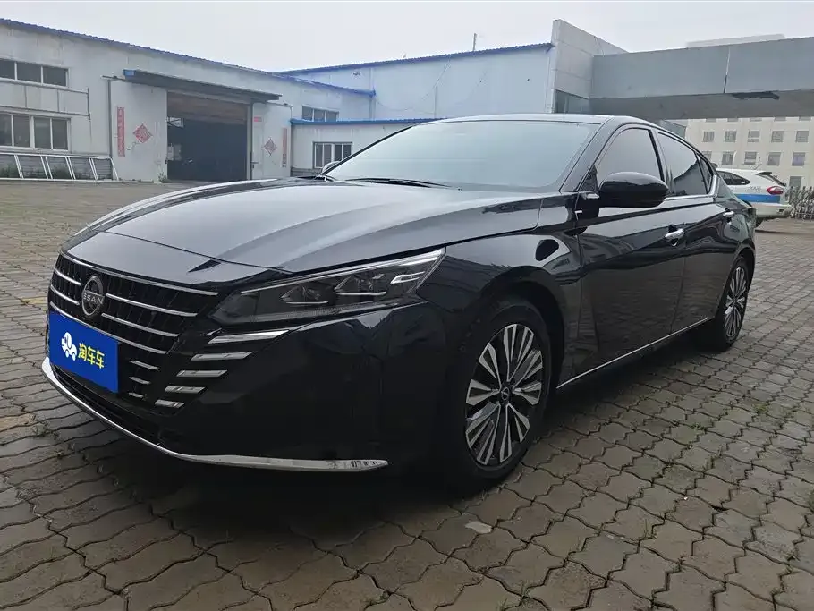 Nissan Teana — фото 1