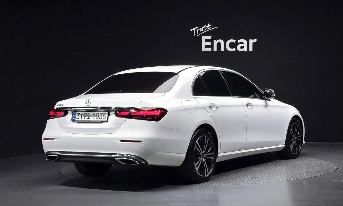 Mercedes-Benz E-Class — фото 2