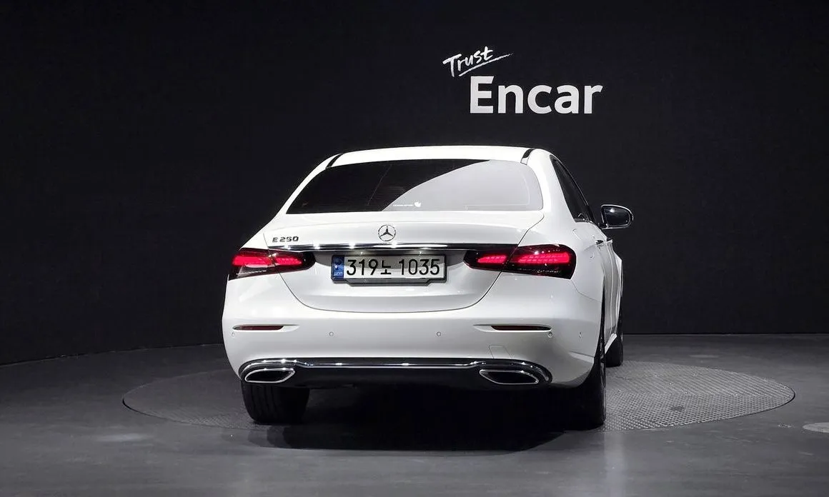 Mercedes-Benz E-Class — фото 7