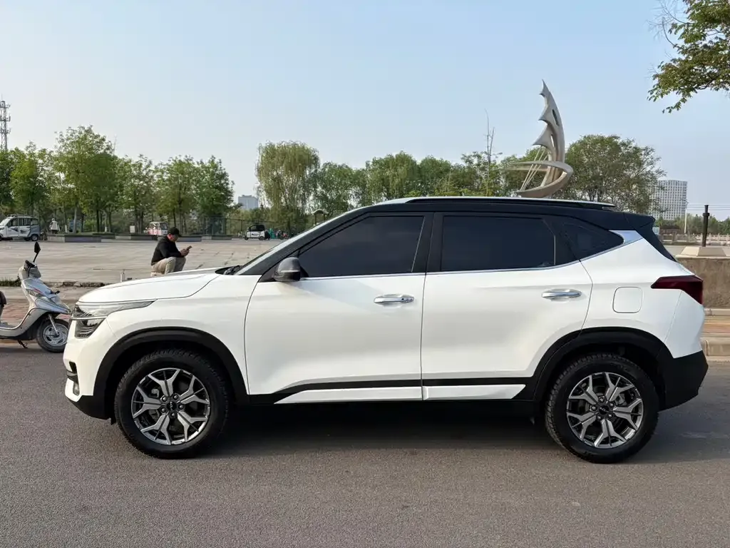 Kia KX3 2022 из CN, фото 8