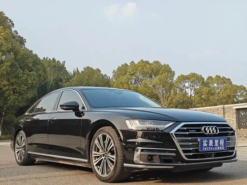 Audi A8 — фото 8