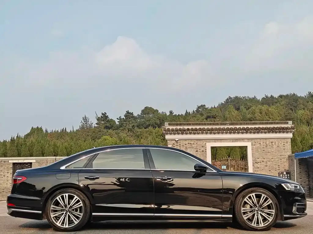 Audi A8 — фото 5
