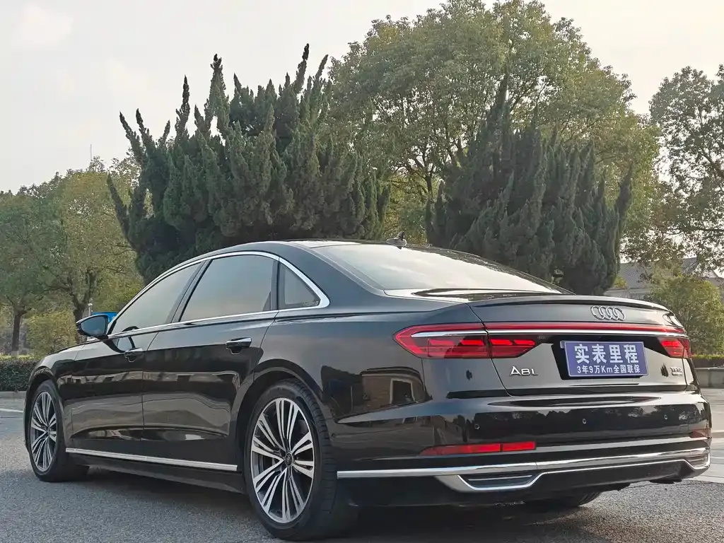 Audi A8 — фото 10