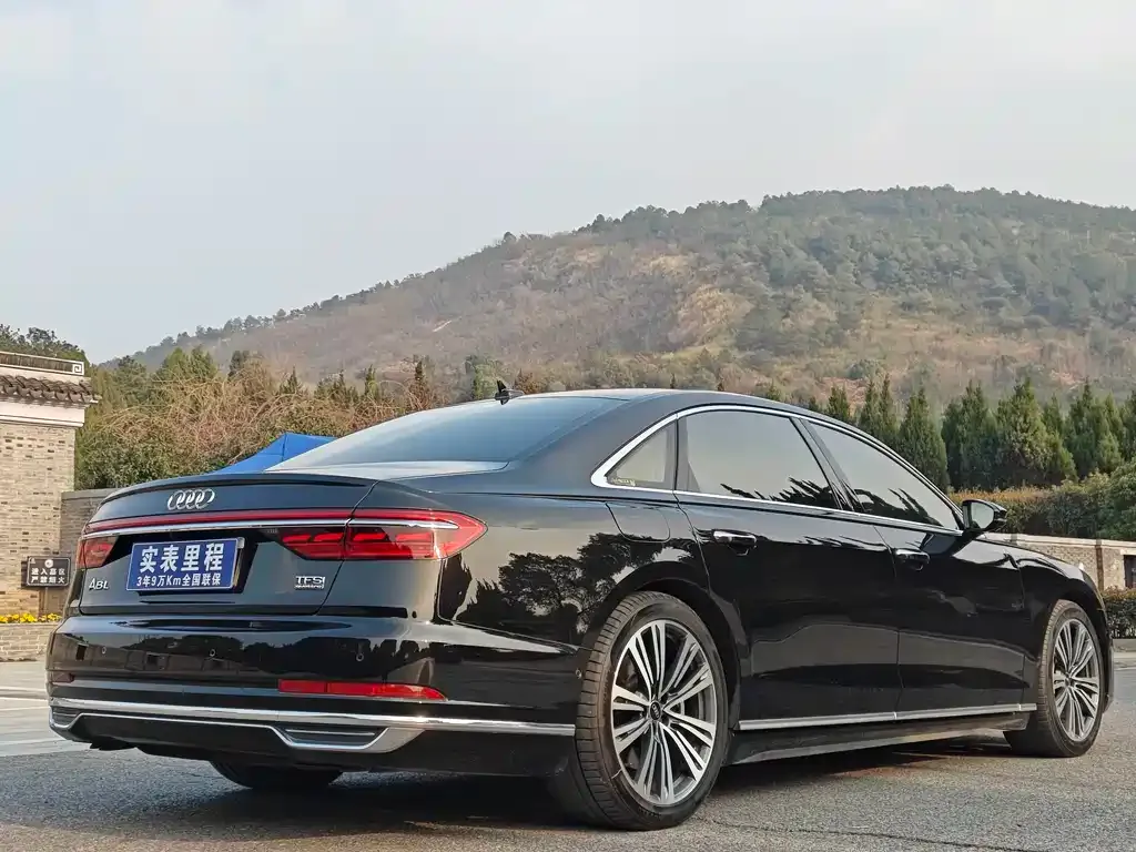 Audi A8 — фото 2