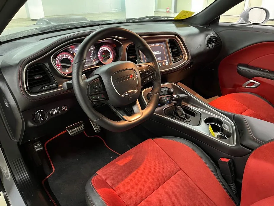 Dodge Challenger — фото 4