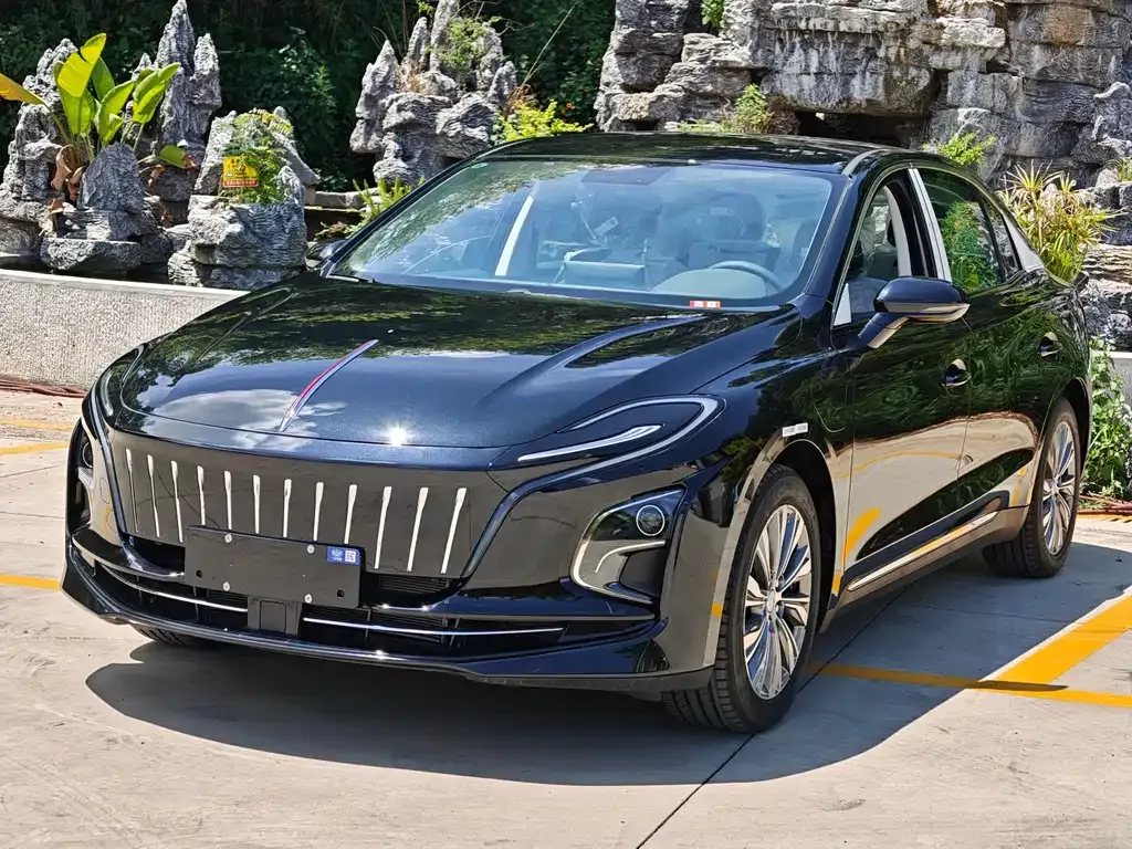 Hongqi E-QM5 — фото 1