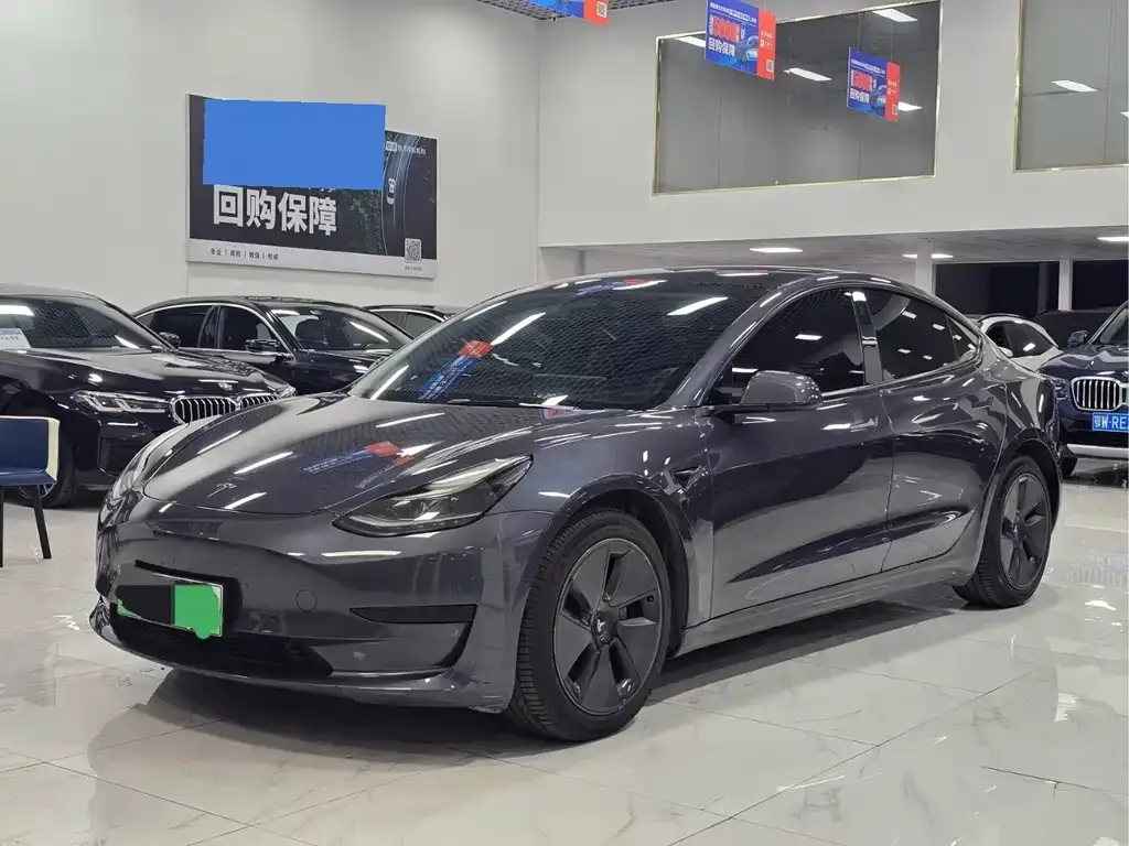 Tesla Model 3 — фото 1