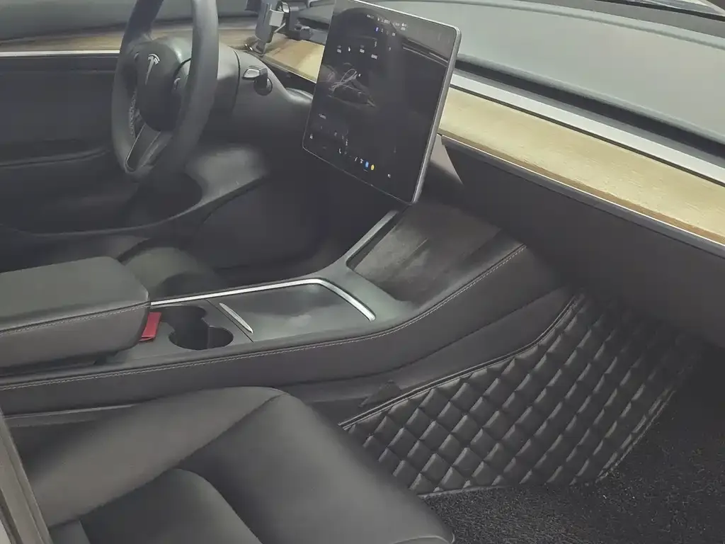 Tesla Model 3 — фото 6