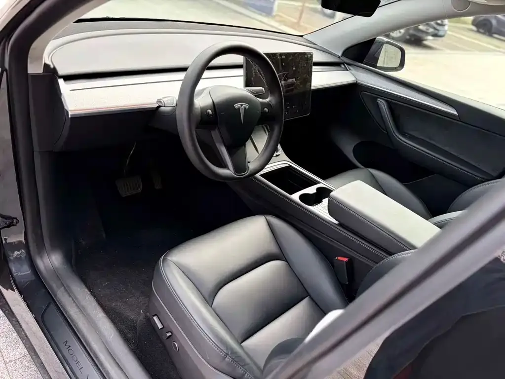 Tesla Model Y — фото 4
