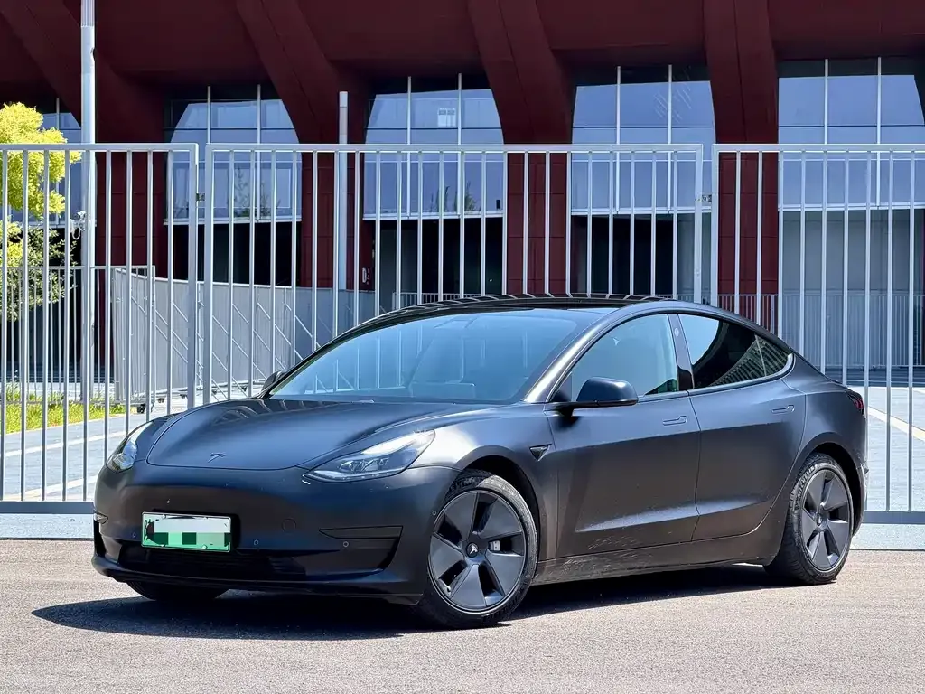 Tesla Model 3 — фото 1