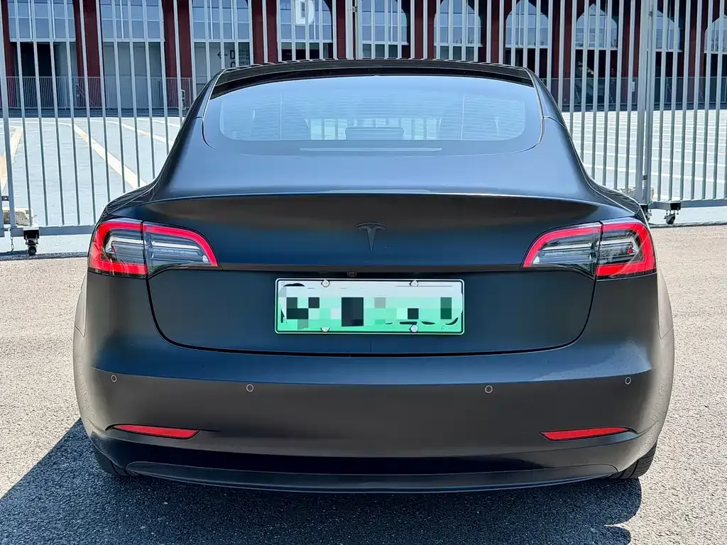Tesla Model 3 — фото 4