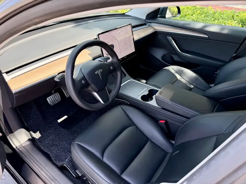 Tesla Model 3 — фото 8