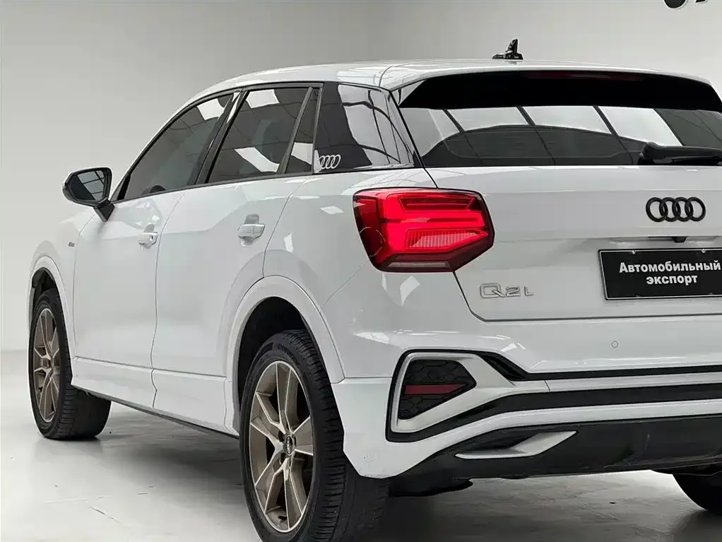 Audi Q2L — фото 6