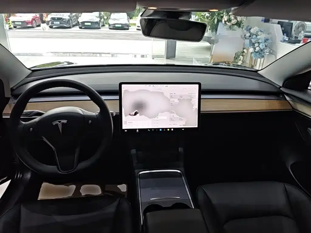 Tesla Model 3 — фото 3