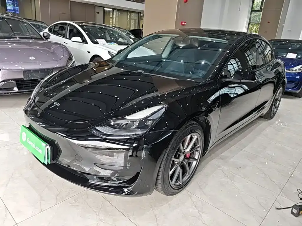 Tesla Model 3 — фото 7