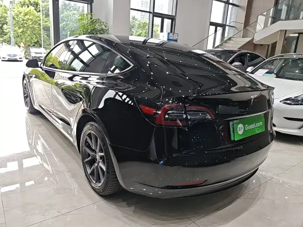 Tesla Model 3 — фото 5