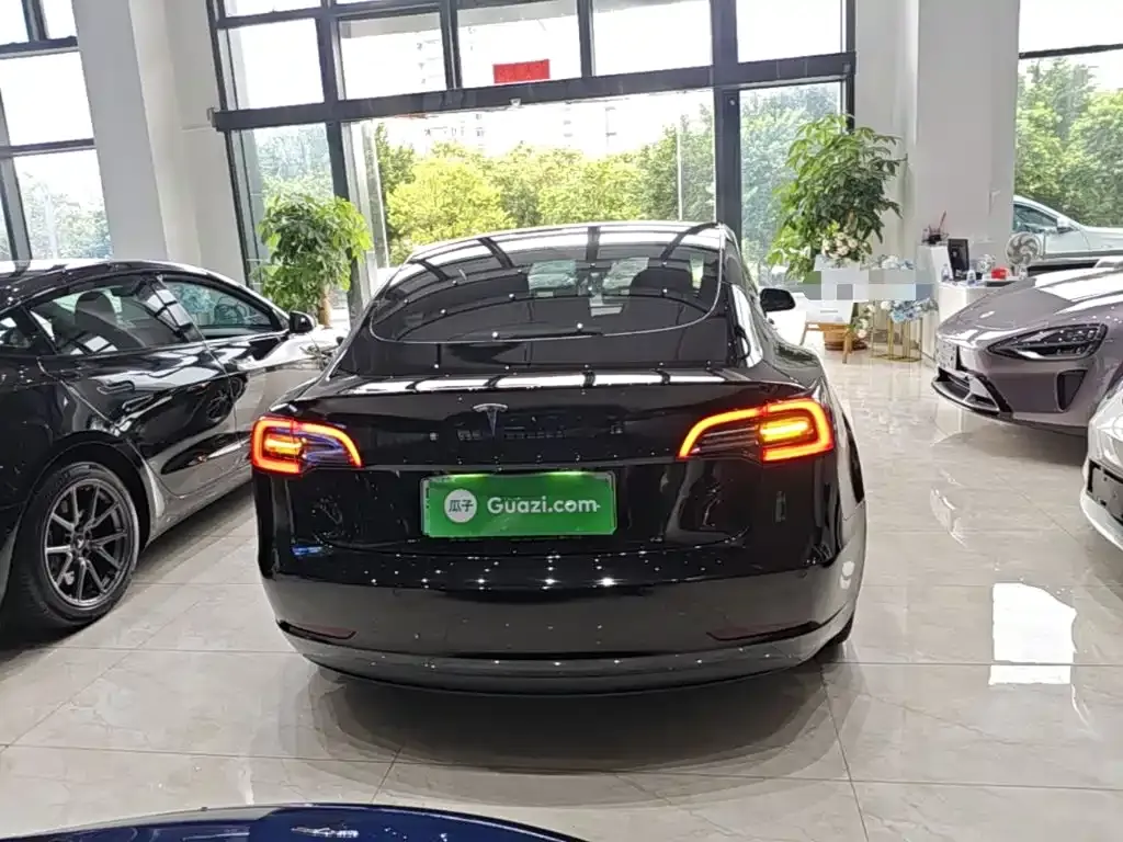 Tesla Model 3 — фото 10