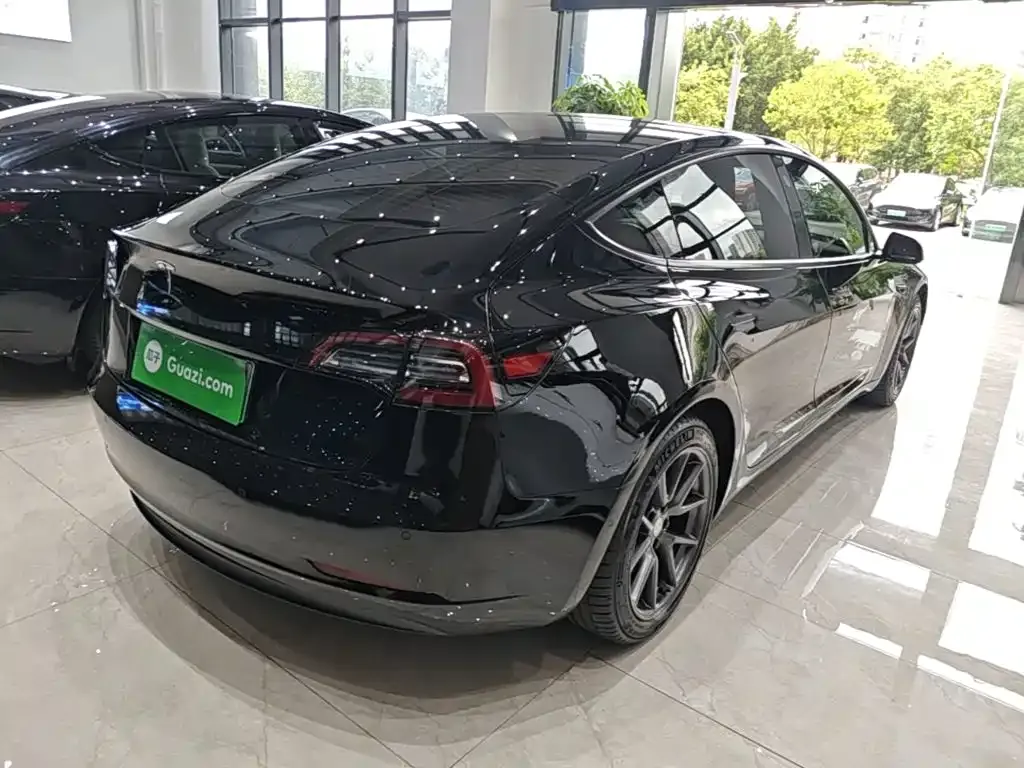Tesla Model 3 — фото 8