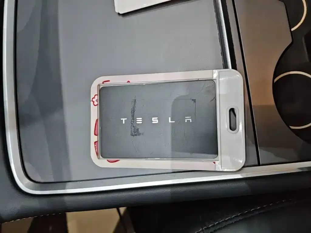 Tesla Model 3 — фото 2