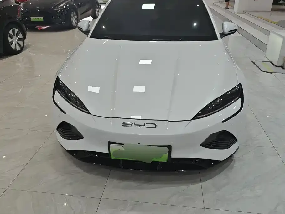 BYD Seal — фото 3