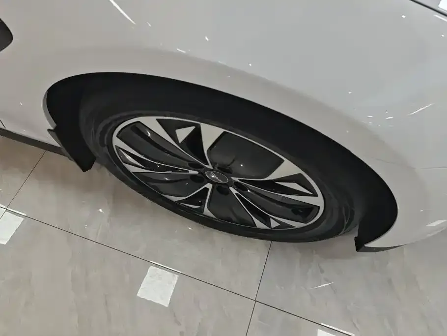 BYD Seal — фото 10