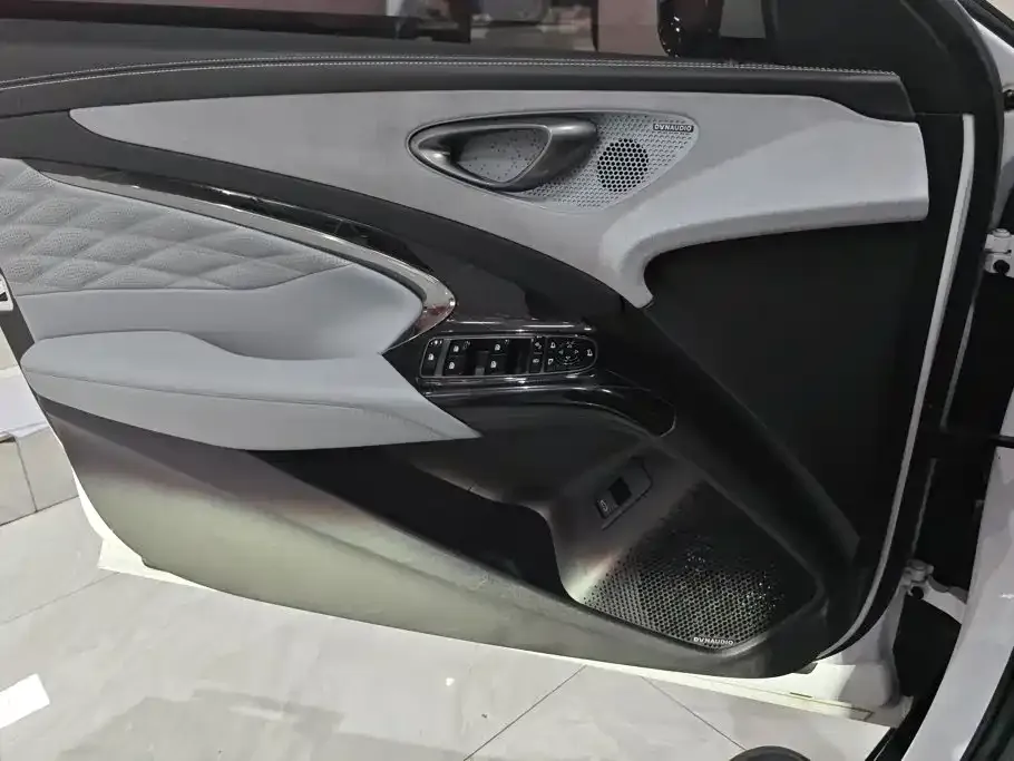BYD Seal — фото 7