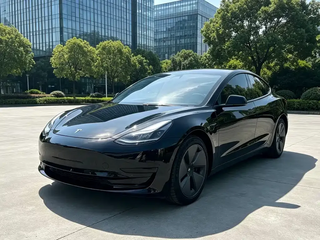 Tesla Model 3 — фото 1