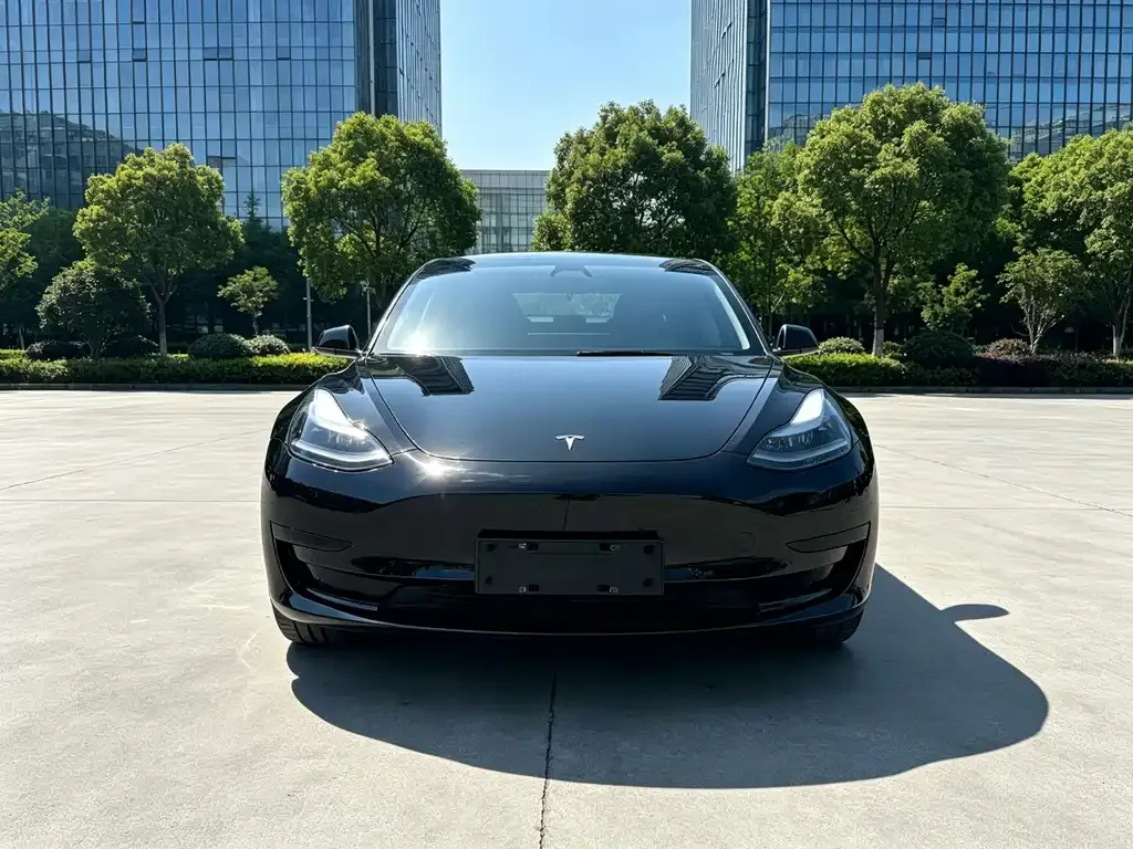 Tesla Model 3 — фото 7