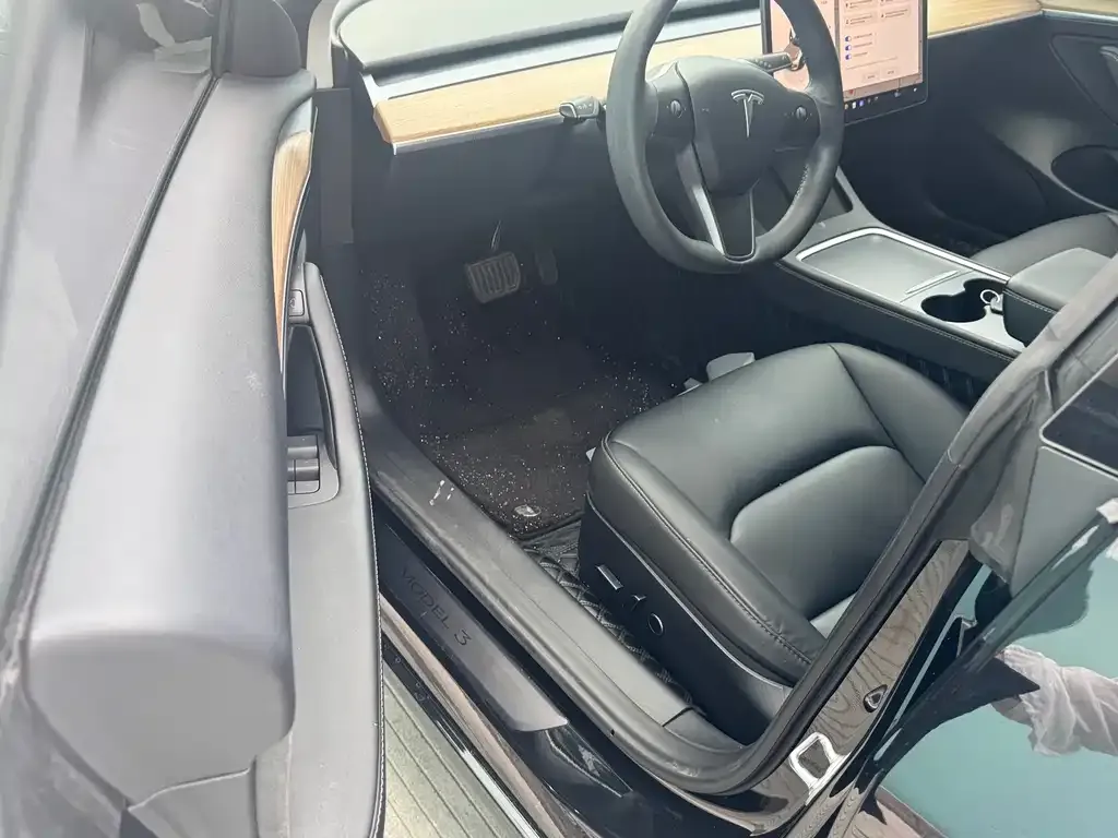 Tesla Model 3 — фото 4