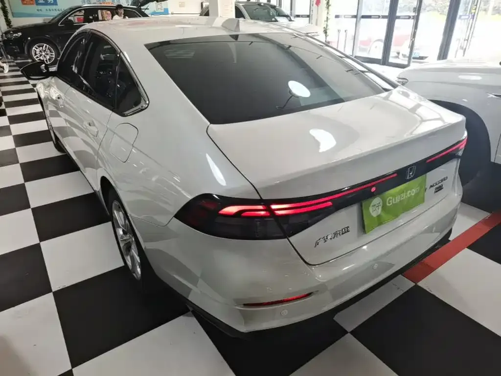 Honda Accord — фото 10