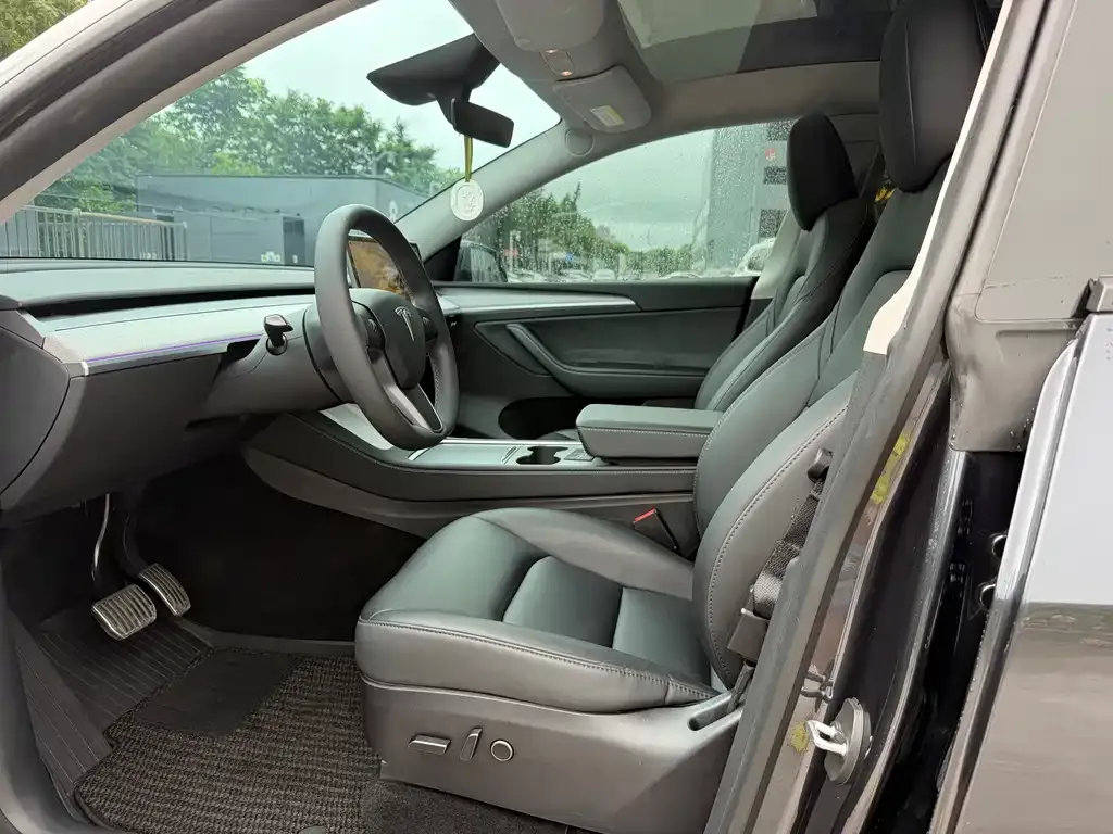 Tesla Model Y — фото 2