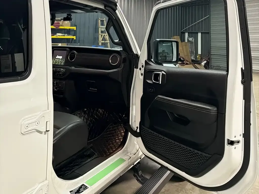 Jeep Wrangler PHEV 2021 из CN, фото 3