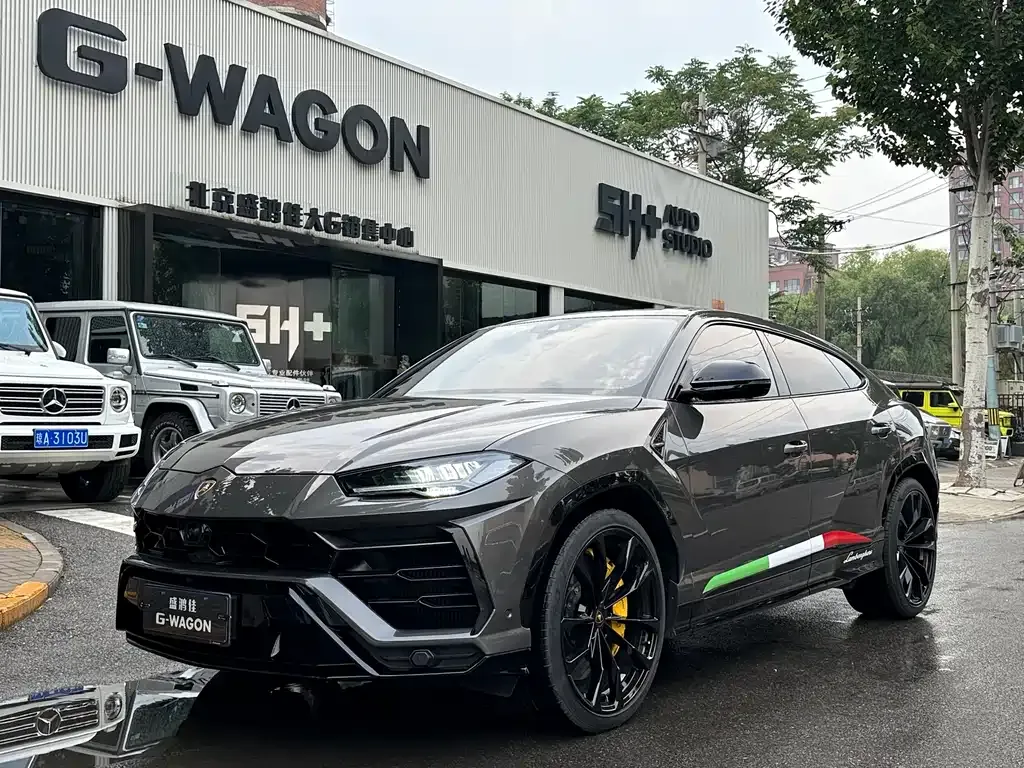 Lamborghini Urus — фото 1