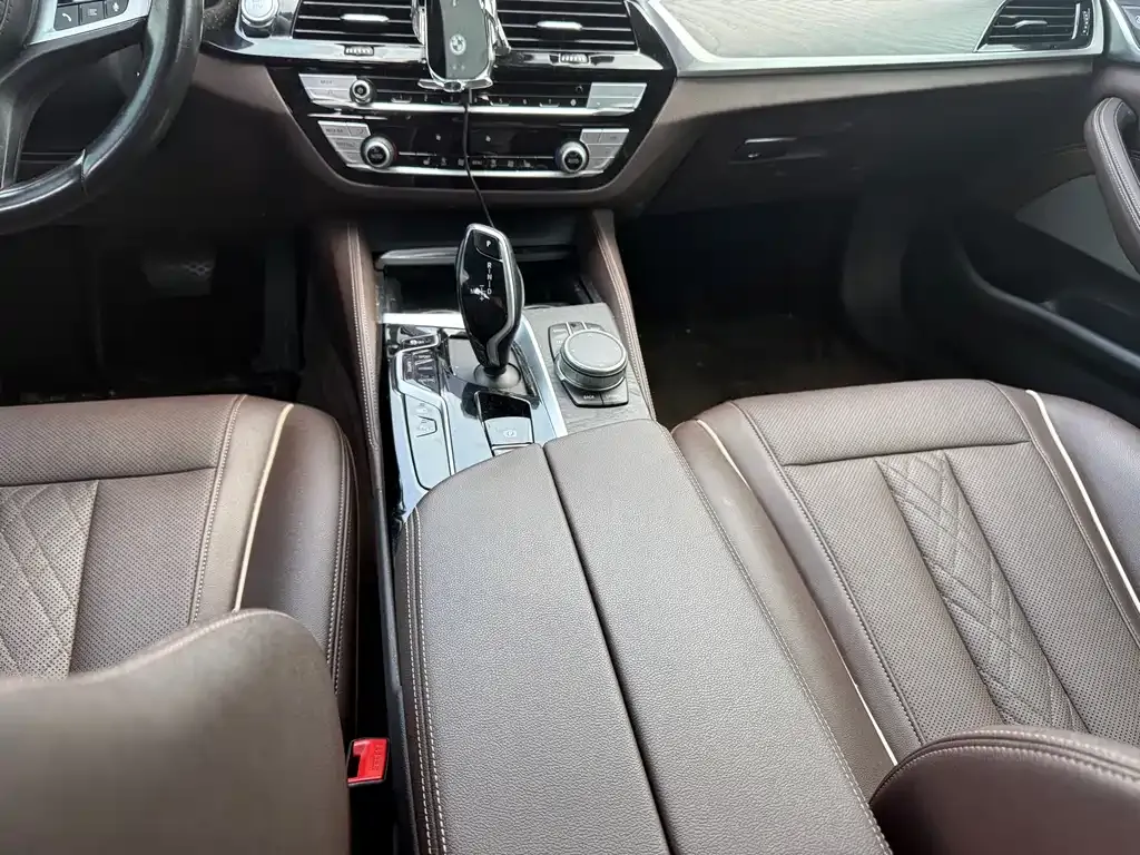 BMW 5 Series New Energy — фото 4