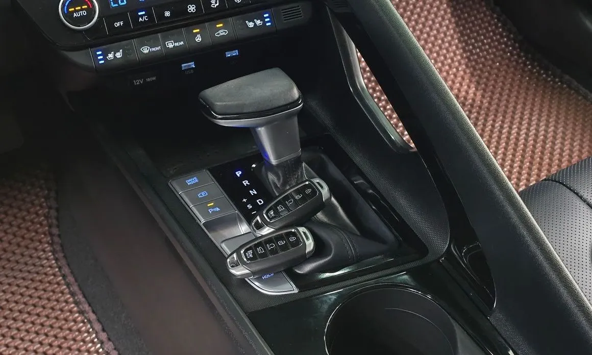 Hyundai AVANTE 2023 из KR, фото 3