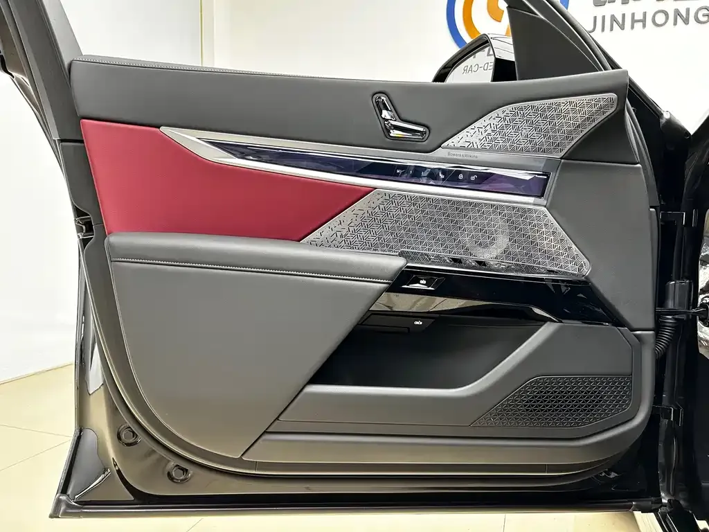 BMW i7 — фото 5