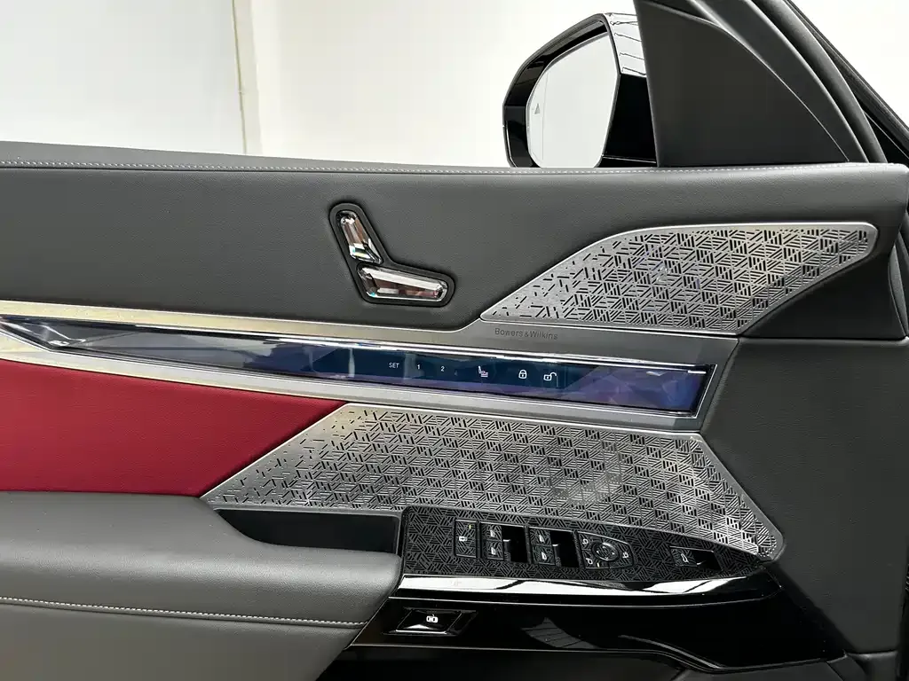 BMW i7 — фото 9
