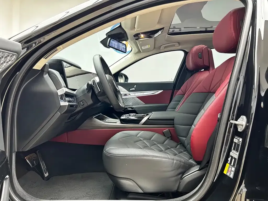 BMW i7 — фото 8