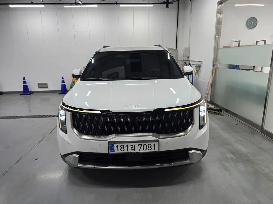 Kia Carnival 7-Seater Signature 1