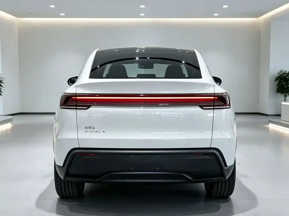 Tesla Model Y — фото 5
