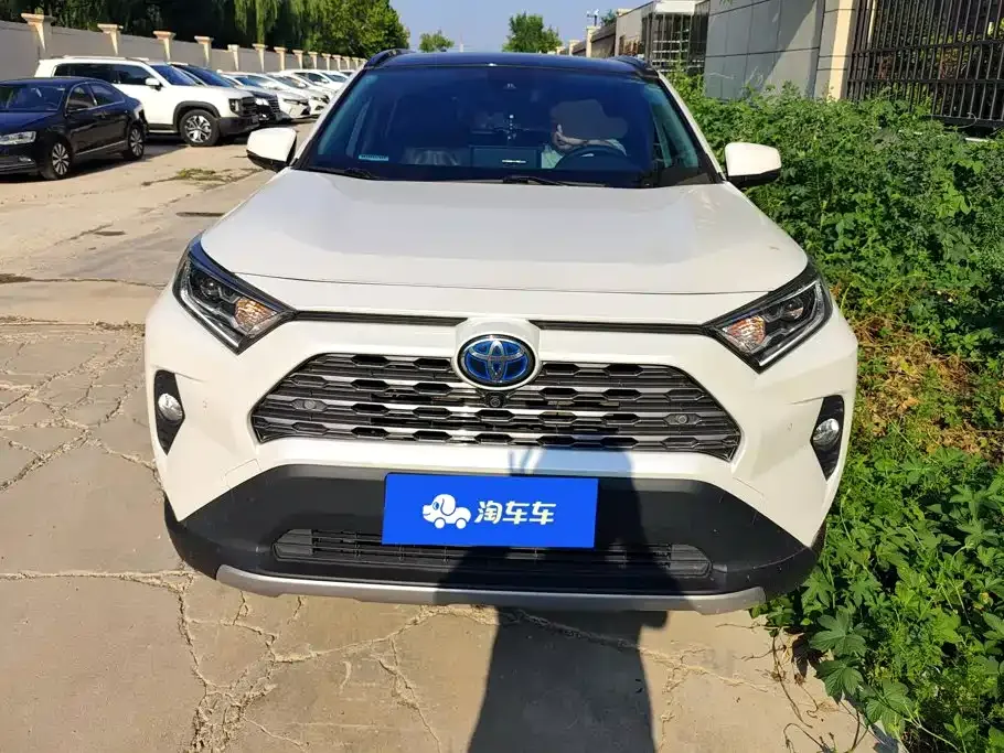 Toyota RAV4 — фото 8