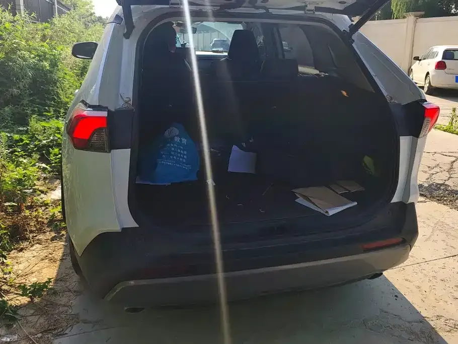 Toyota RAV4 — фото 9