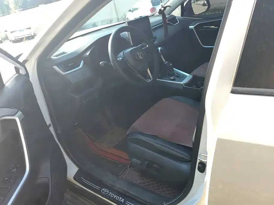 Toyota RAV4 — фото 2