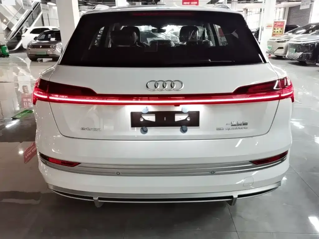 Audi e-tron — фото 3