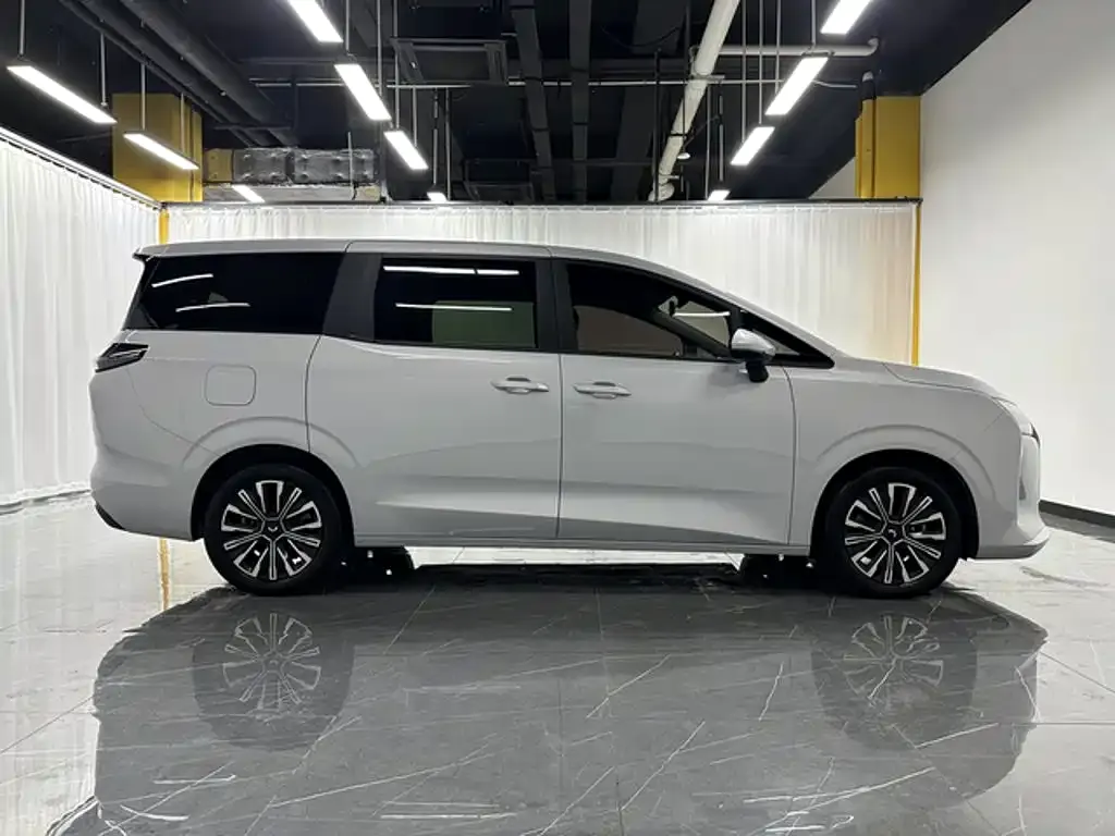 Wuling Starlight 730 New Energy — фото 9